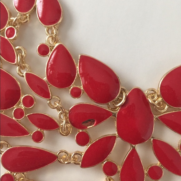 BCBGENERATION NECKLACE COLLAR GOLD TONE RED BIB - Picture 6 of 6